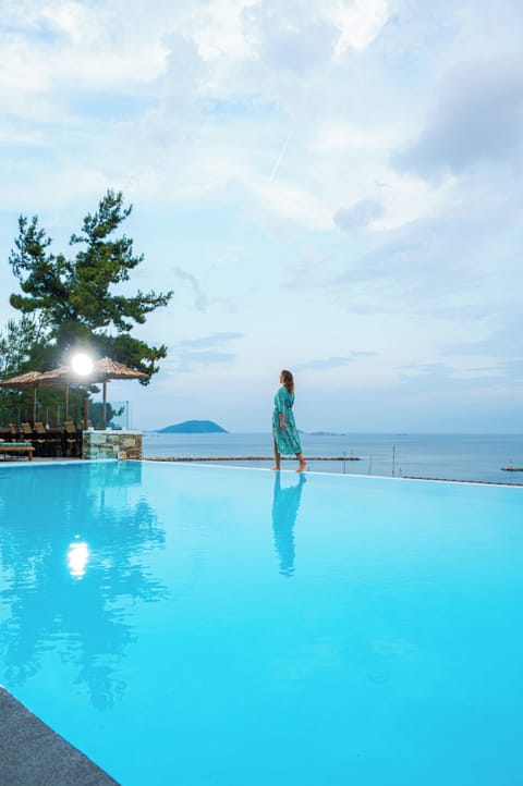 Seasonal outdoor pool, pool umbrellas