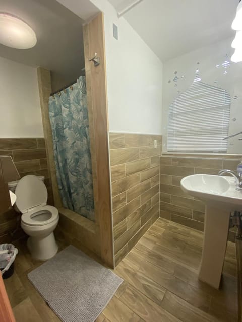 Basic Shared Dormitory | Bathroom | Deep soaking tub, towels