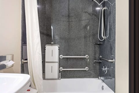 Room, 1 King Bed, Accessible, Non Smoking (Mobility,Hearing,Tub w/Grab Bars) | Accessible bathroom