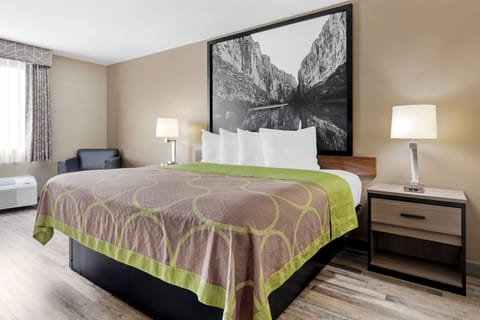 Standard Room, 1 King Bed | Premium bedding, pillowtop beds, desk, laptop workspace