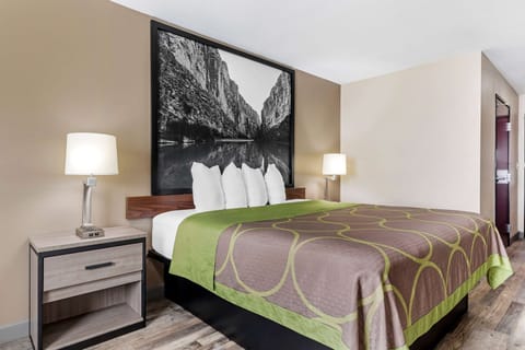 Standard Room, 1 King Bed | Premium bedding, pillowtop beds, desk, laptop workspace