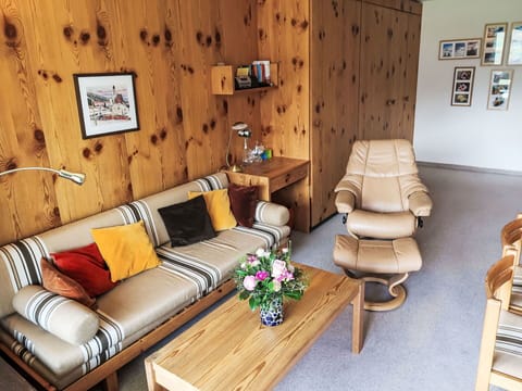 Couch, Property, Furniture, Table, Picture Frame, Wood, Building, Living Room, Interior Design, Comfort