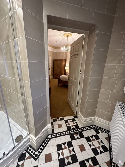 Exclusive Triple Room, Multiple Beds, Jetted Tub, Ground Floor | Bathroom | Free toiletries, hair dryer, soap, shampoo