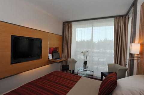 Standard Double Room, Balcony or Terrace | Minibar, in-room safe, blackout drapes, soundproofing