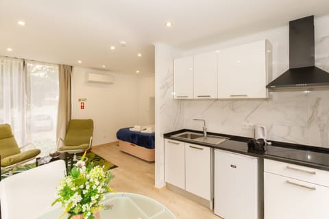 Apartment, 1 Bedroom (2 Guests) | Pillowtop beds, free WiFi