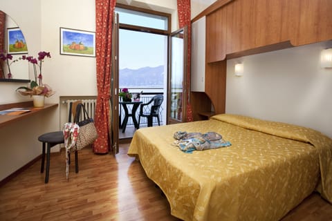 Double Room, Balcony, Lake View | In-room safe, desk, soundproofing, free WiFi