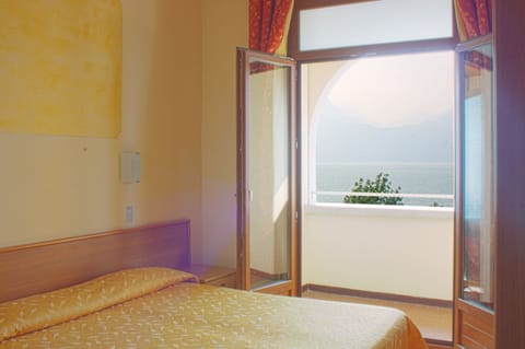 Double Room, Balcony, Lake View | In-room safe, desk, soundproofing, free WiFi