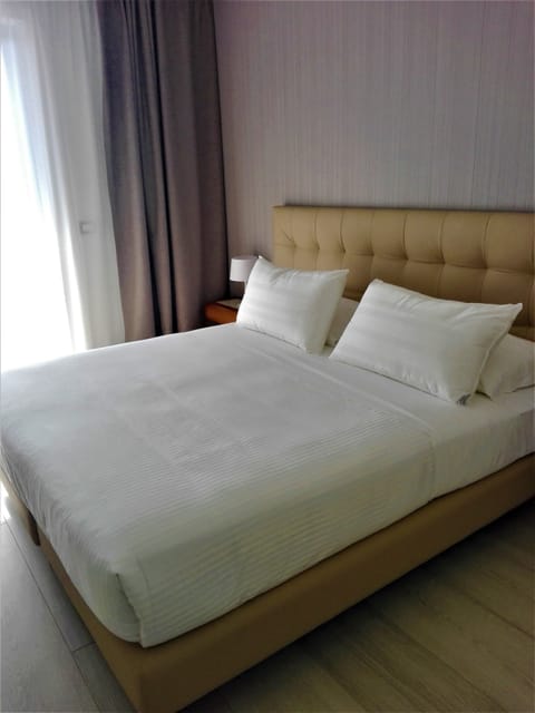 Premium bedding, minibar, in-room safe, desk