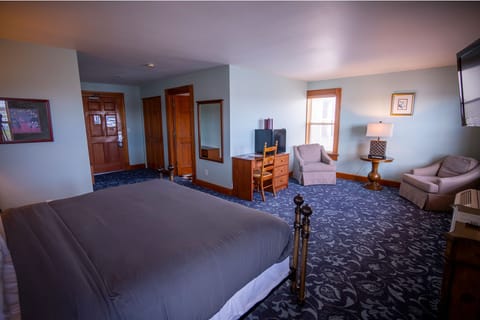 King Suite Room | Individually decorated, individually furnished, laptop workspace