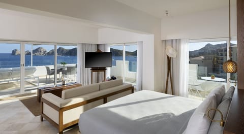 Exclusive ME+ Suite with hot tub & Terrace | Egyptian cotton sheets, premium bedding, down comforters, pillowtop beds