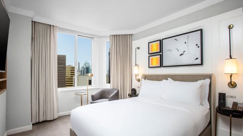 Deluxe Room, 1 Queen Bed, City View | Frette Italian sheets, premium bedding, minibar, in-room safe