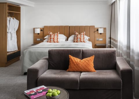 Junior Suite | In-room safe, desk, iron/ironing board, free WiFi