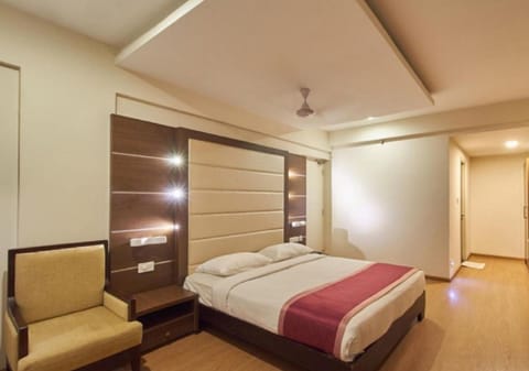 Premium Room | In-room safe, desk, blackout drapes, WiFi