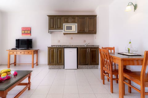 Apartment, 1 Bedroom | Private kitchen | Fridge, microwave, stovetop, toaster