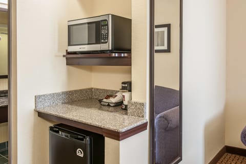 Premium bedding, in-room safe, desk, iron/ironing board