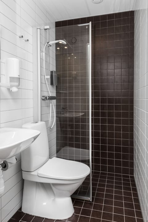 Double Room Medium | Bathroom shower