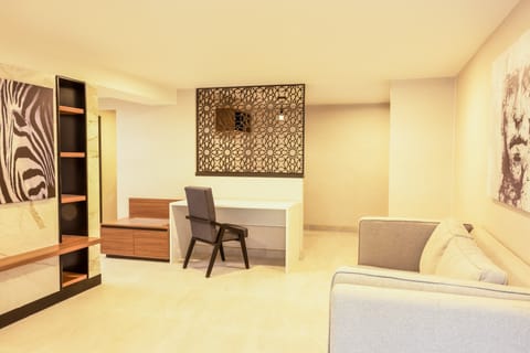 Premium bedding, down comforters, in-room safe, desk