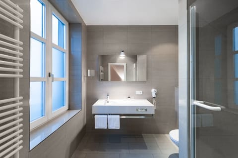 Urban double room | Bathroom sink