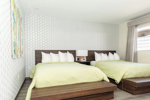 Deluxe Room, 2 Queen Beds | Premium bedding, pillowtop beds, in-room safe, desk