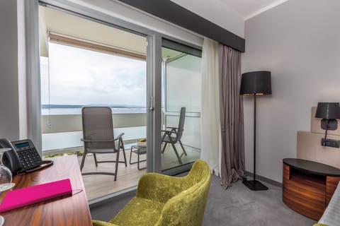 Superior Twin Room, Balcony, Sea View | Minibar, in-room safe, desk, blackout drapes