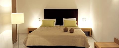 Standard Room | Premium bedding, in-room safe, soundproofing, free WiFi