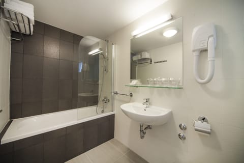 Family Room, 2 Bedrooms | Bathroom | Shower, free toiletries, hair dryer, towels