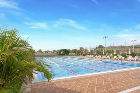 Exercise/lap pool