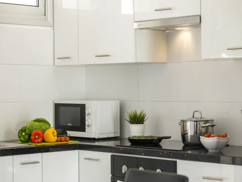 Apartment, 2 Bedrooms, Balcony, Garden View | Private kitchen | Fridge, microwave, oven, stovetop