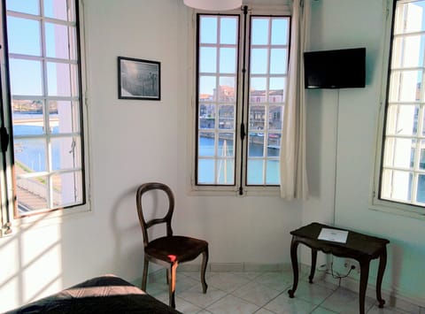 Double Room, River View | Room amenity