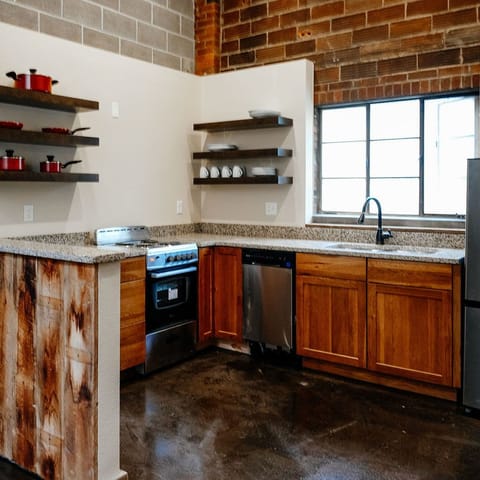 The Sport, No Pets Allowed | Private kitchen | Full-size fridge, microwave, oven, stovetop