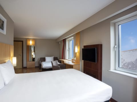 In-room safe, desk, iron/ironing board, free cribs/infant beds