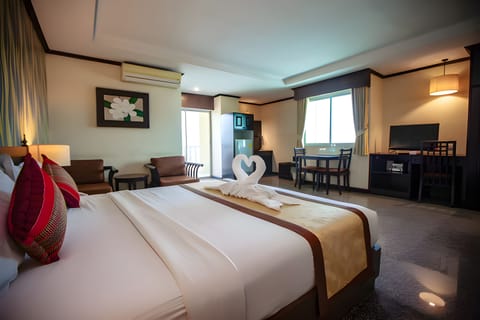 Deluxe Double Room | In-room safe, blackout drapes, soundproofing, free WiFi