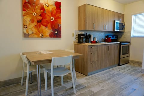 Deluxe Apartment, 1 Bedroom | Private kitchen | Microwave, coffee/tea maker, electric kettle