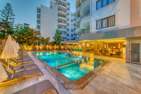 Seasonal outdoor pool, pool umbrellas, sun loungers