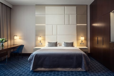 Executive Suite (Free SPA entrance & Executive Lounge) | Premium bedding, minibar, in-room safe, desk