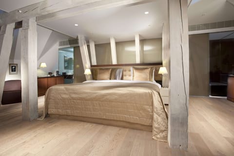Tower Duplex Suite (Free SPA entrance & Executive Lounge) | Premium bedding, minibar, in-room safe, desk
