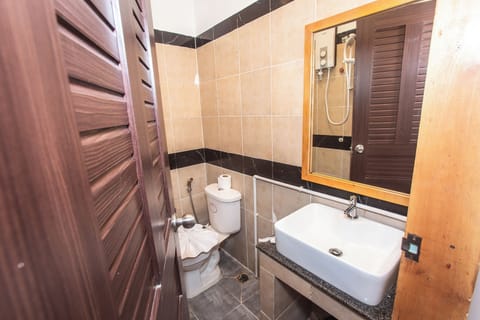 Twin Room Share Bathroom | 1 bedroom, Egyptian cotton sheets, premium bedding, pillowtop beds