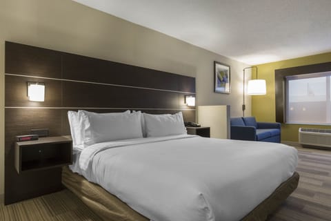 Suite, 1 King Bed, Accessible (Accessible Tub) | Premium bedding, in-room safe, desk, laptop workspace
