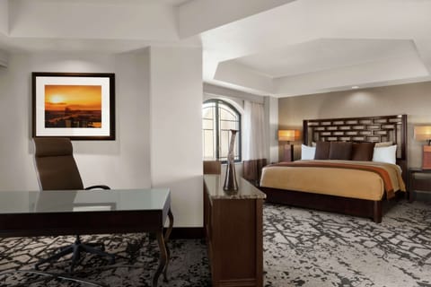 Presidential Suite | Premium bedding, in-room safe, desk, laptop workspace