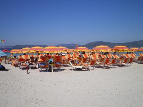 Beach nearby, white sand, beach shuttle, beach umbrellas