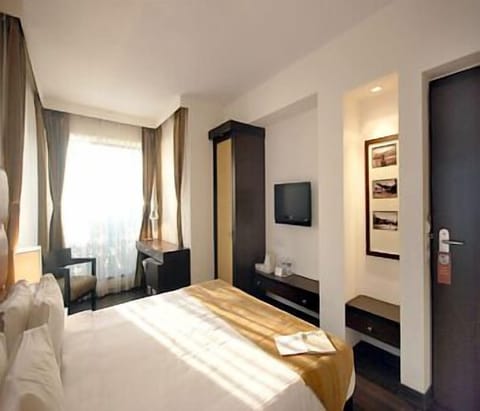 Standard Room | Premium bedding, minibar, in-room safe, desk