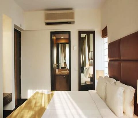 Deluxe Double Room | Premium bedding, minibar, in-room safe, desk