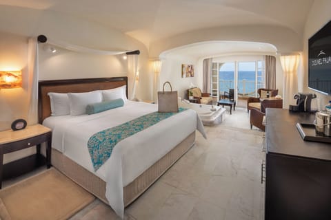 Superior Honeymoon Suite Ocean Front- King Size Bed | Premium bedding, pillowtop beds, free minibar, in-room safe
