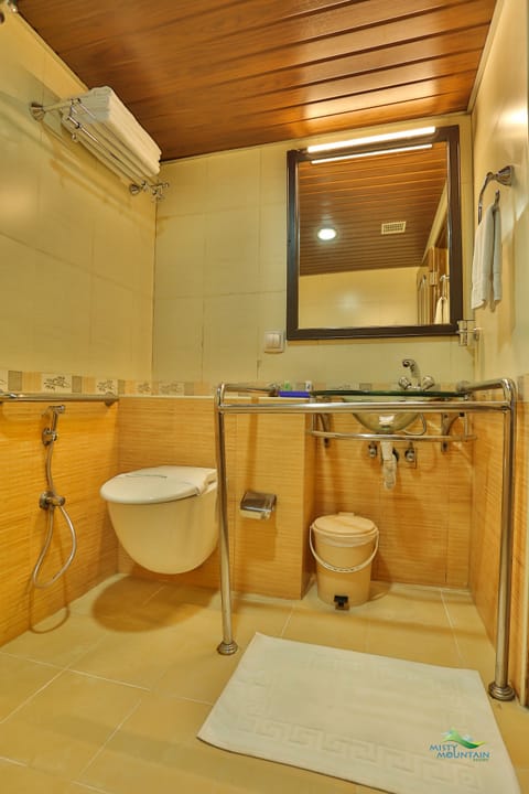 Standard Room, 1 Double Bed, Valley View | Bathroom | Rainfall showerhead, hair dryer, towels