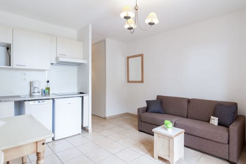 Studio 2 | Private kitchen | Fridge, microwave, dishwasher, highchair