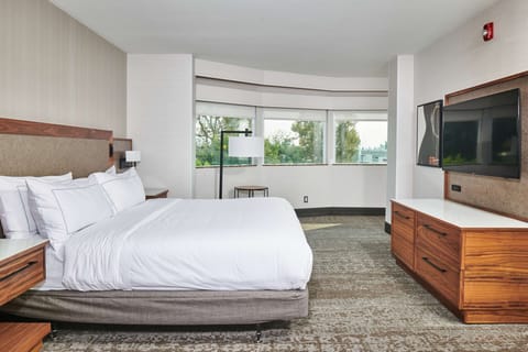 Room, 1 King Bed, Accessible (Mobility & Hearing, Roll-in Shower) | In-room safe, desk, laptop workspace, blackout drapes