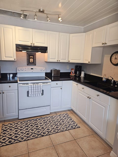 Deluxe Cottage, 2 Bedrooms | Private kitchen | Fridge, microwave, coffee/tea maker, cookware/dishes/utensils