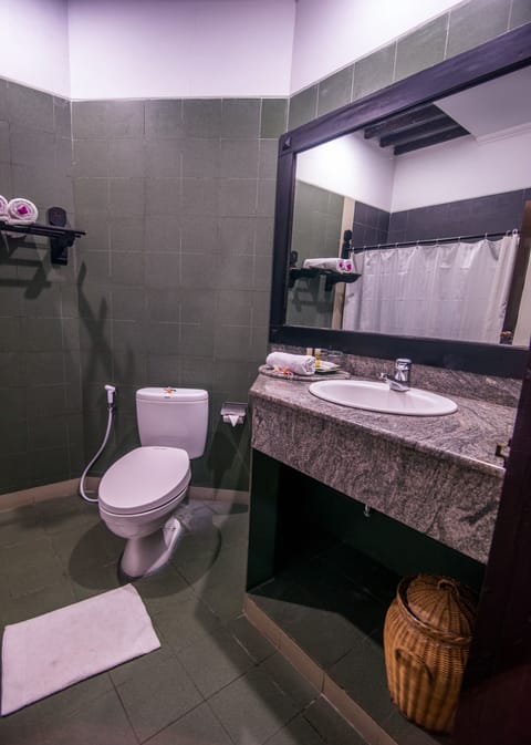 Superior Double or Twin Room, Balcony, Sea View | Bathroom | Shower, hair dryer, slippers, bidet