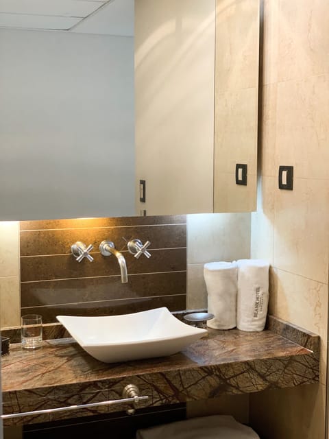 Deluxe Room, Balcony | Bathroom | Eco-friendly toiletries, hair dryer, bidet, towels