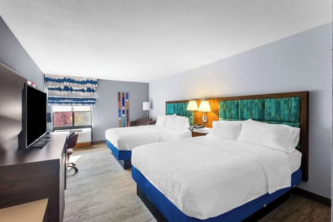 Two double beds ns | Desk, laptop workspace, iron/ironing board, cribs/infant beds